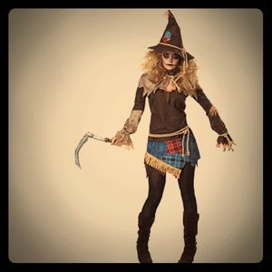 Woman’s creepy scarecrow costume sm